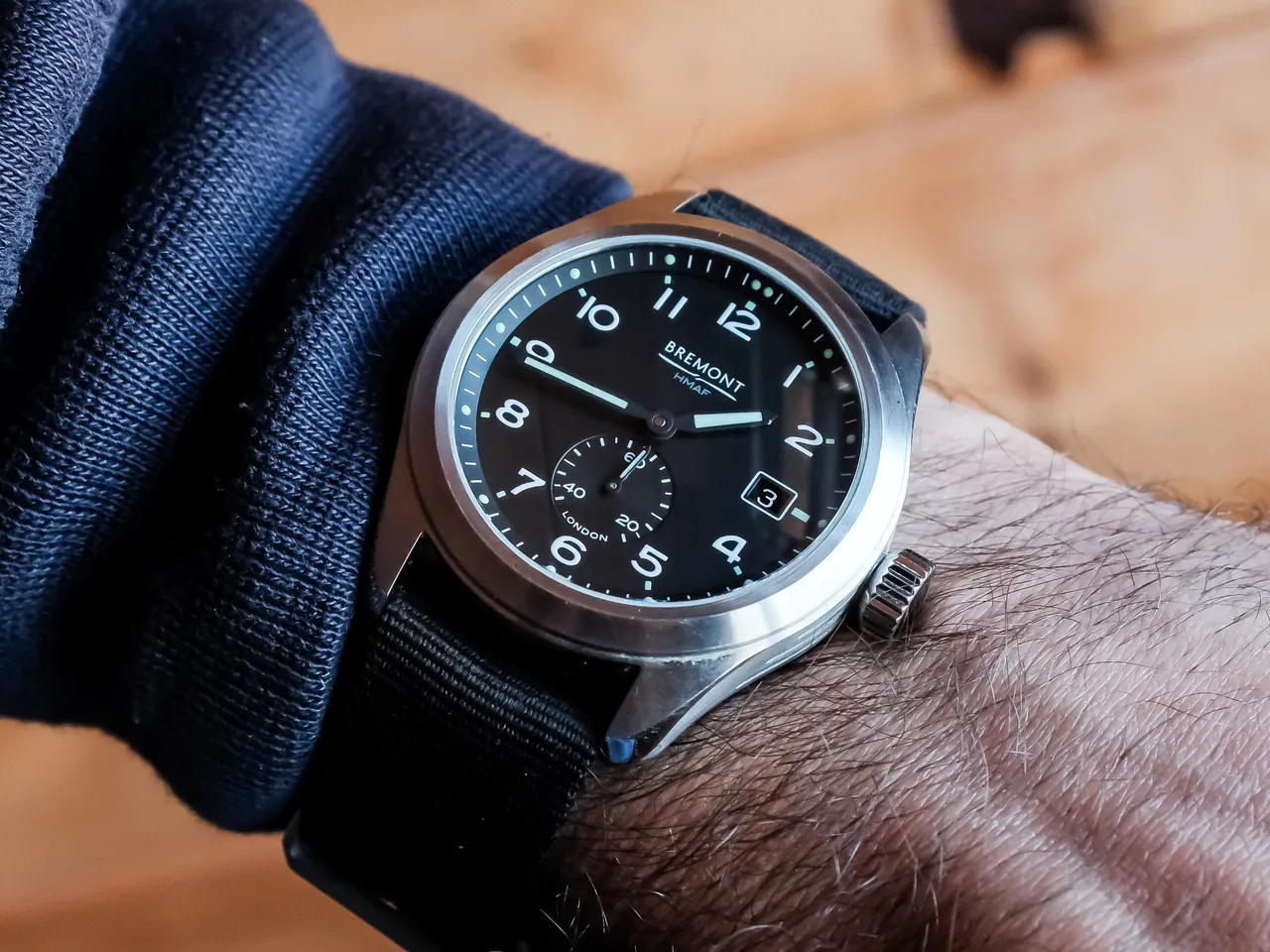 Field watch with simple and durable design