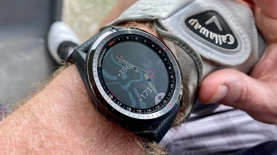 Sport watch with fitness tracking and GPS display